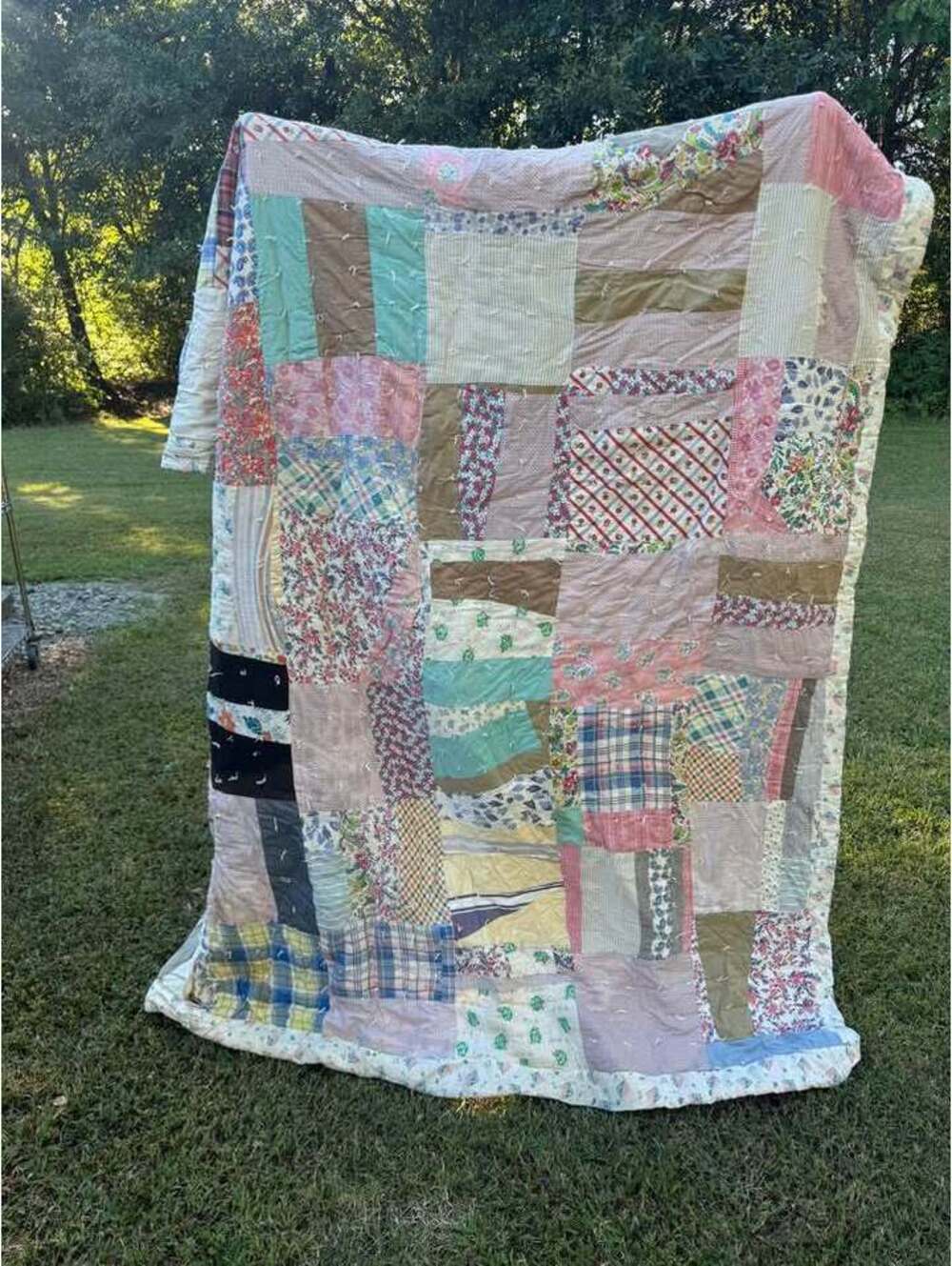 Vintage Feedsack Floral Cutter Quilt Handmade 64x80